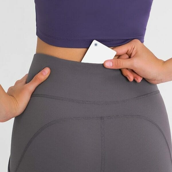 gym leggings with phone pocket