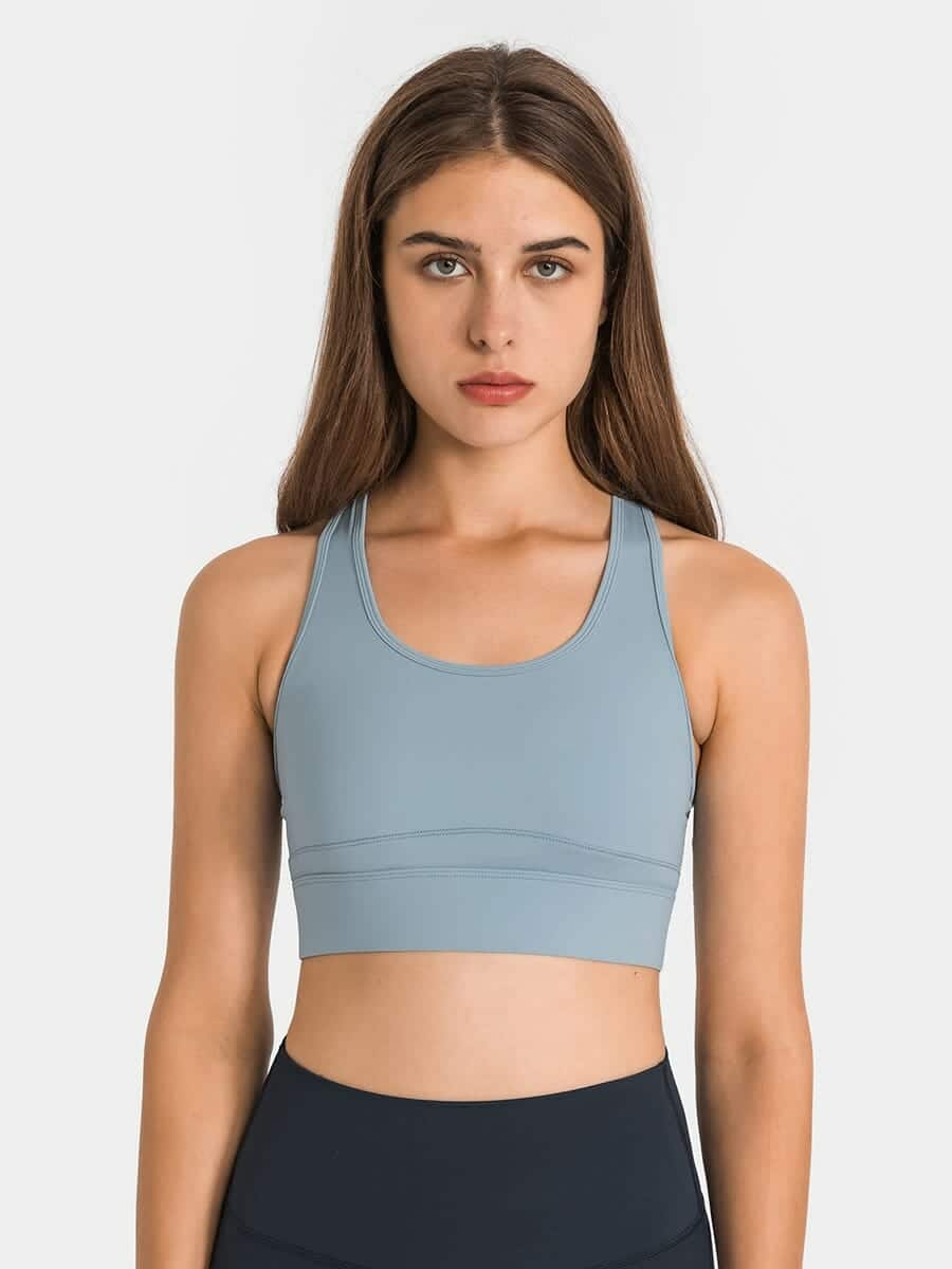 soutien-gorge de sport qui s'accroche dans le dos avec coussinets