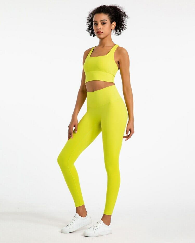 conjunto de leggings amarillos de cintura alta y sujetador deportivo