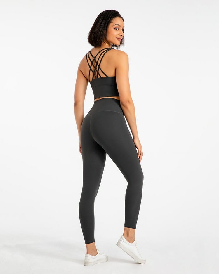 conjunto de leggings negros de cintura alta y sujetador deportivo